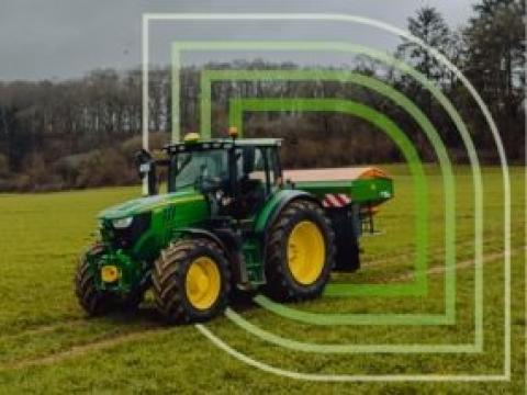 Traktor på HYVIDO mark